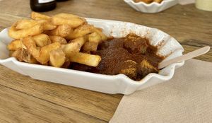 Vegane Currywurst mit Pommes   at Kalinski Wurstwirtschaft & Gin Bar in Saarbrucken