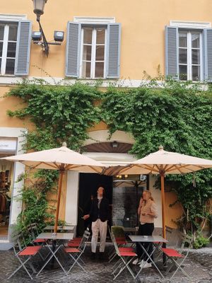 Front and outdoor seating at Salotto 42 in Rome