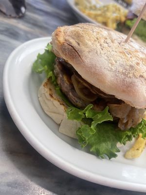 Tempeh burgerrs  at Hamburgueria do Bairro - Alexandre Herculano in Cascais