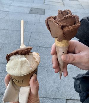 Chocolate, banana & almond sorbet flavours! at Amorino - Carmelitas in Porto