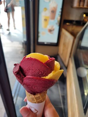 Sorbet flower at Amorino - Carmelitas in Porto