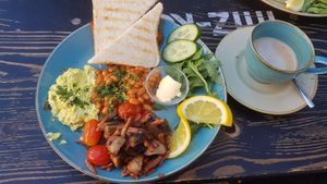 Amazing vegan English breakfast at Doppeltsolecker in Dortmund