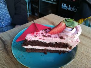Vegan strawberry Yoghurette cake at Doppeltsolecker in Dortmund