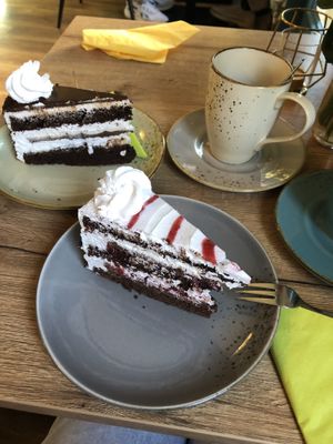 Snickers-Torte und Yogurette-Torte  at Doppeltsolecker in Dortmund