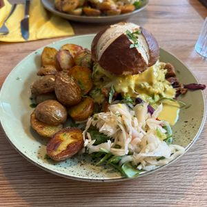 Veganer Burger mit Veganer ChiliCheese-Sauce  at Doppeltsolecker in Dortmund