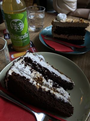 Maxi King Torte & Giotto Torte (both vegan)   at Doppeltsolecker in Dortmund