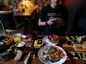 Vegan brunch and games at this lovely place. They have a good amount of vegan options and it is super cosy. at deDingen in Kortrijk