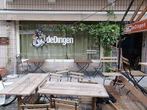 front terrace at deDingen in Kortrijk