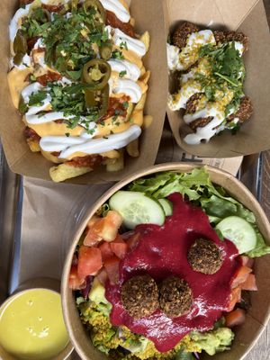 Chili „Cheese“ Fries, Falafellove and Rainbow Bowl  at Frittenwerk - Holzgraben in Aachen