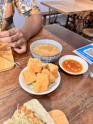 Fried tofu (they made it taste like chicken nuggets!! 😮) and miso soupp #Veganuary at Vegan Daily 半半食室 - BànBan Shí Shì in Taichung