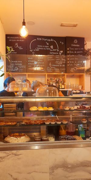 Counter at Bom Remédio Café in Sines