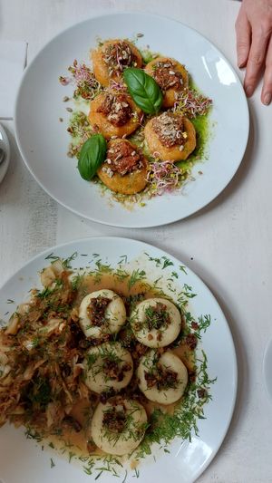 kluseczki marchewkowe z czerwonym pesto, kluseczki śląskie ze "skwarkami" i kiszoną kapustą at Tez Mozna in Poznan