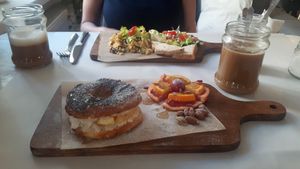 bajgiel kokosowo-pomarańczowy / bagel with coconut and orange at Tez Mozna in Poznan