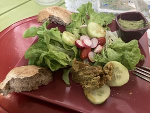 Crudités mit Zucchinicreme und einem warmen Nussmus ❤️  at Les Delices de la Nature in Digne-les-bains