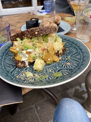 Pulled jackfruit & curry kokos balls.  at De Marlijn in Schiermonnikoog