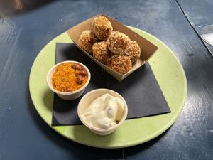 Vegan ballen van kokoscurry at De Marlijn in Schiermonnikoog