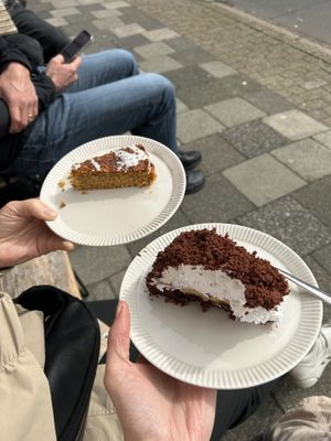 Veganer Möhren und Maulwurf Kuchen  at MORGÆN in Wilhelmshaven