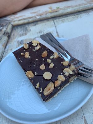 Vegan Snickes-Bar (with dates)  at MORGÆN in Wilhelmshaven