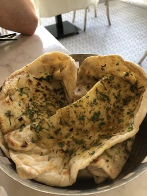 Garlic and onion naan   at Indian Box in Santiago