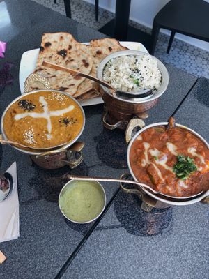 Naan, shahi malai kofta, tikka masala, arroz basmati at Indian Box in Santiago
