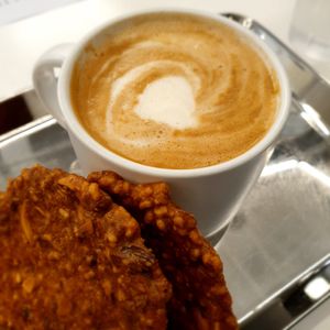 good soy latte.. oat also avail for crazy up charge at Pan Honesta 빵어니스타 - Yeoeuido in Seoul