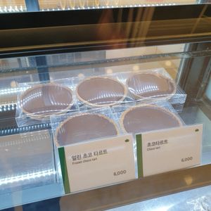 tarts at Pan Honesta 빵어니스타 - Yeoeuido in Seoul