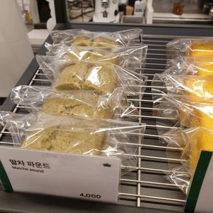 matcha pound at Pan Honesta 빵어니스타 - Yeoeuido in Seoul