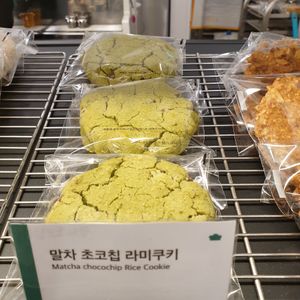 matcha choc chip at Pan Honesta 빵어니스타 - Yeoeuido in Seoul