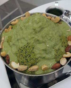 Green tea Bingsu (말차빙수) with sauce at Pan Honesta 빵어니스타 - Yeoeuido in Seoul