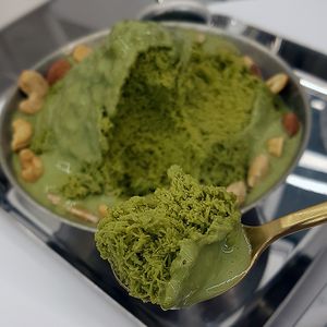 Green tea Bingsu (말차빙수) - upper layer at Pan Honesta 빵어니스타 - Yeoeuido in Seoul