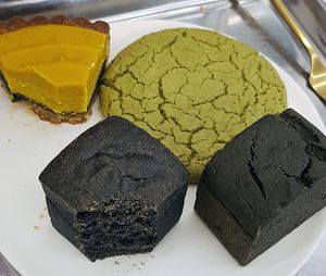Green: Green tea cookie (말차쿠키).
Orange: sweet pumpkin mochi tarte (단호박모찌타르트).
Black: sesame tofu cake (흑임자두부케이크).
Dark green: mugwort pound  at Pan Honesta 빵어니스타 - Yeoeuido in Seoul