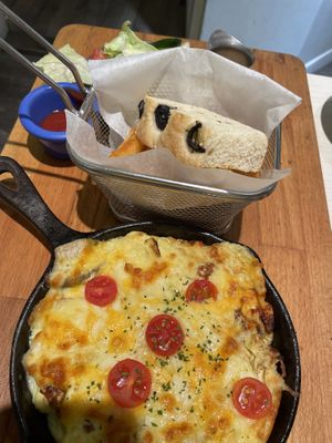 cheese frittata, salad and fries  at CheerSu 草蔬宴 - Cǎo Shū Yàn in Taipei