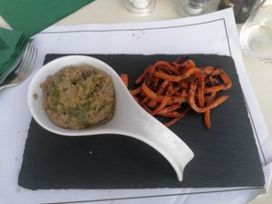 Hummus mit Karotten at Il Cerreto in Pomarance
