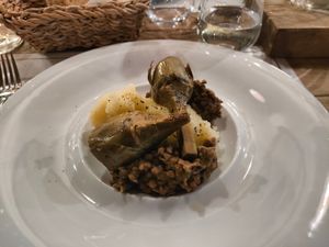 Carciofi stufati con lenticchie e patate at Il Cerreto in Pomarance