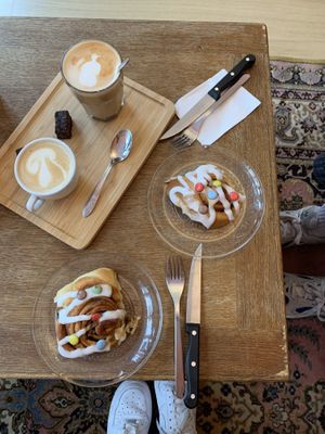 Great cinnamon rolls! at Vegateau - Vegan Coffeebar and Bakery in Antwerpen