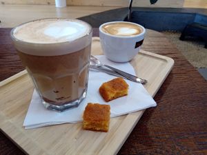 Mocha (foreground) and flat white (back) at Vegateau - Vegan Coffeebar and Bakery in Antwerpen