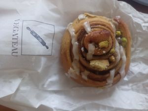 Pistache cinnamon roll at Vegateau - Vegan Coffeebar and Bakery in Antwerpen