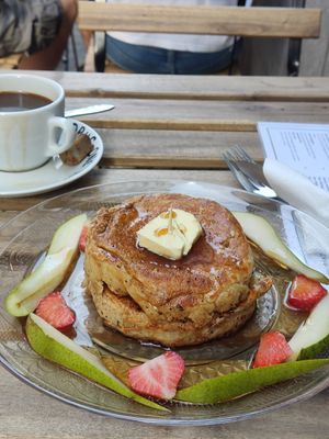 Original pancakes and americano at Vegateau - Vegan Coffeebar and Bakery in Antwerpen