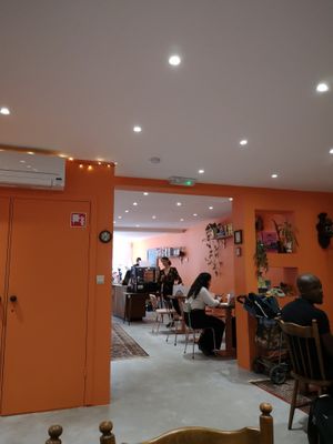 Inside at Vegateau - Vegan Coffeebar and Bakery in Antwerpen