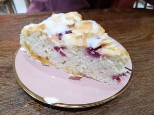 Vegan cake at Vegateau - Vegan Coffeebar and Bakery in Antwerpen