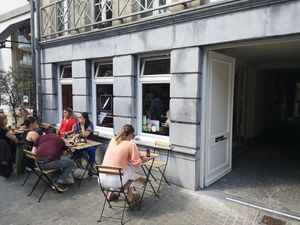 Outside at Vegateau - Vegan Coffeebar and Bakery in Antwerpen