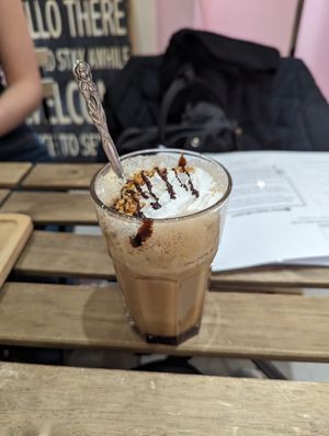 Snickers coffee! at Vegateau - Vegan Coffeebar and Bakery in Antwerpen