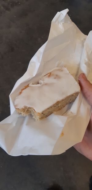 Lemon poppy seed cake by Vegateau at Vegateau - Vegan Coffeebar and Bakery in Antwerpen