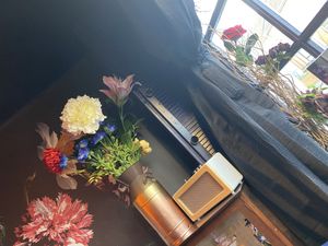 Lovely style with music to suit at DusiCake in Burnham-on-sea