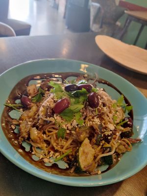 Dinkel Buchweizen Spaghetti mit zucchini und Aubergine mit Cashew Parmesan at Café GUTTUT in Dortmund