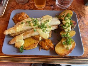 Spargel mit Kartoffeln   at Café GUTTUT in Dortmund