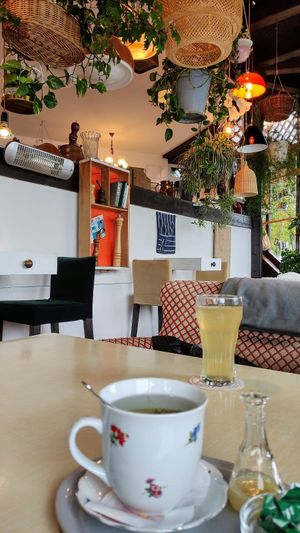 Klassische Hipster-Einrichtung at Grandma's Hipster Kiosk 99 in Hartberg