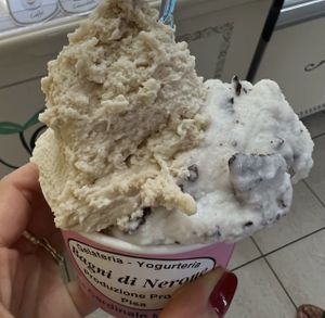 Coppetta stracciatella e nocciola vegan  at Bagni Di Nerone in Pisa