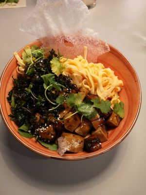 Vegansk terriakibowl✔️ at Lounge in Aare