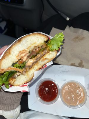 I usually don’t eat the last bite but I ate it all 🤌🤌  at Monty's Good Burger - Echo Park in Los Angeles